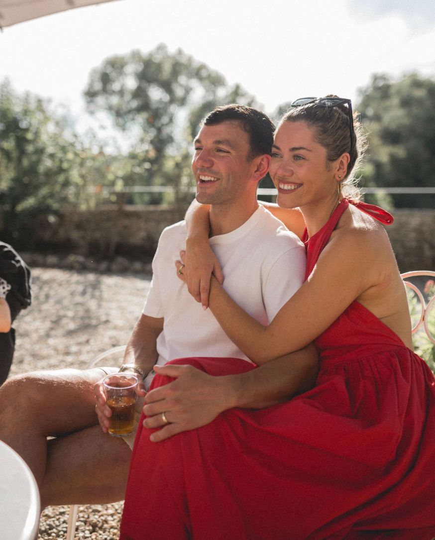 Couple laughing together at a sunny reception